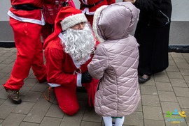 Relacja z wydarzenia: zjazd Mikołajów oraz życzenia świąteczne dla dzieci z Domu Dziecka  (photo)