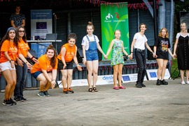 Zdjęcia przedstawiające młodzież bawiącą się na Festiwalu Młodzieżowym w Górznie.  (photo)