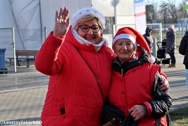 Ubieranie Miejskiej Choinki dnia 3 grudnia 2021 r. z leszczyńskimi Organizacjami Pozarządowymi. (photo)