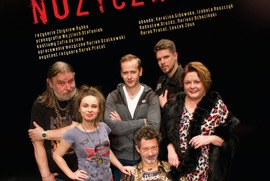 Zdjęcie przedstawia zaproszenie na wydarzenie (photo)