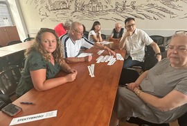 Zdjęcie przedstawia uczestników spotkania roboczego (photo)