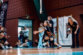 Najmłodsi pod siatką - fot. UKS 9 (photo)