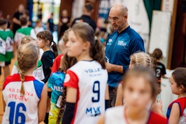 Najmłodsi pod siatką - fot. UKS 9 (photo)