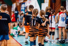 Najmłodsi pod siatką - fot. UKS 9 (photo)