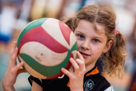 Najmłodsi pod siatką - fot. UKS 9 (photo)