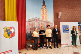  (photo)