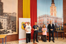  (photo)