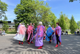  (photo)